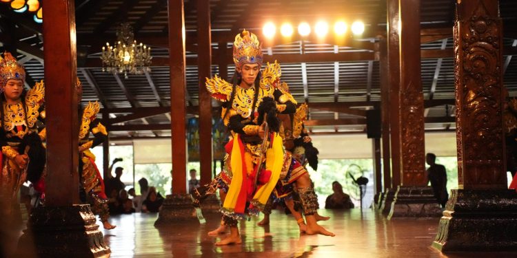 Adeging Kasultanan Demak Bintoro di TMII: Gema Tradisi Demak di Perantauan