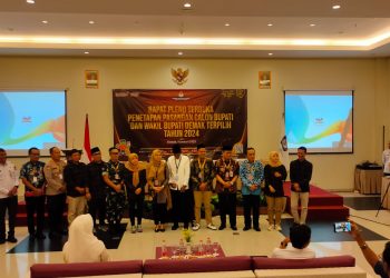 Pasangan Eisti’anah dan Badruddin Resmi Jadi Bupati dan Wabup Demak Terpilih 2024