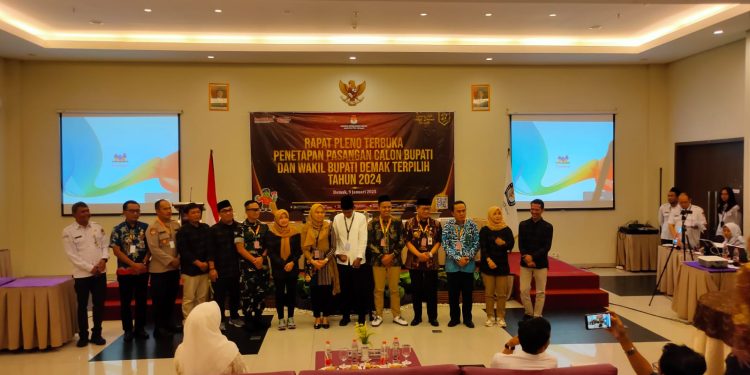 Pasangan Eisti’anah dan Badruddin Resmi Jadi Bupati dan Wabup Demak Terpilih 2024