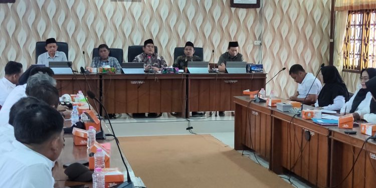 Ratusan Honorer Datangi DPRD Kabupaten Demak Wadul Masalah Status Kepegawaian