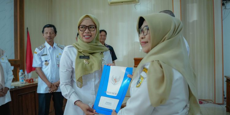 Bupati Demak Serahkan SK Purna Tugas, Apresiasi Pengabdian Pegawai