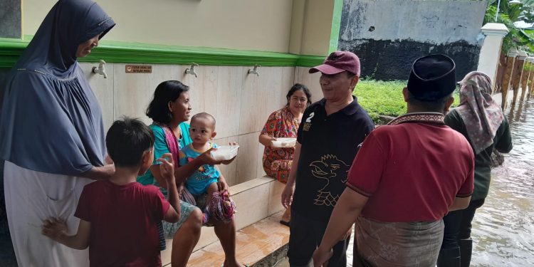 DPC Gerindra Bantu Makanan Siap Saji untuk Korban Banjir