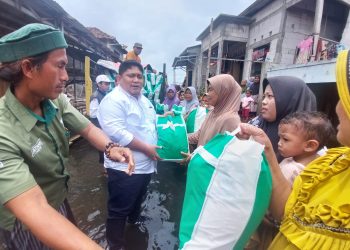DPC PKB Kabupaten Demak Bagikan Ratusan Sembako untuk Korban Banjir