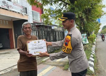 Polres Demak Gelar Bakti Sosial Ramadhan, Bagikan Sembako kepada Masyarakat