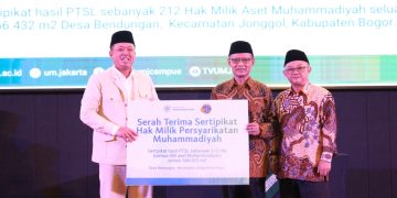 Serahkan 212 Sertipikat Tanah Aset Muhammadiyah, Menteri Nusron Komitmen Percepat Sertipikasi Tanah Wakaf dan Rumah Ibadah