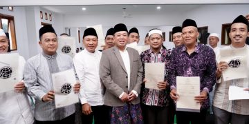 Serahkan Sertipikat di Kudus, Menteri Nusron Tegaskan Pentingnya Redistribusi Tanah yang Produktif dan Berkeadilan