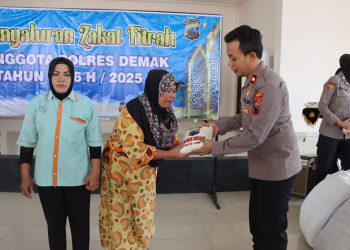 Polres Demak Salurkan 1.134 Paket Zakat Fitrah Anggota