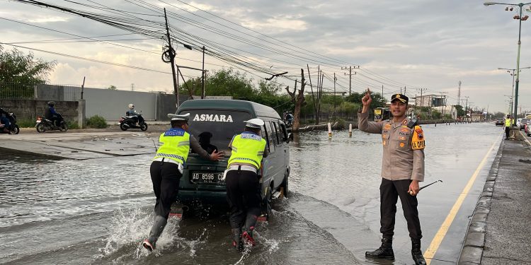 Jalur Pantura Mengalami Kemacetan, Kapolres Demak Urai Arus Lalulintas