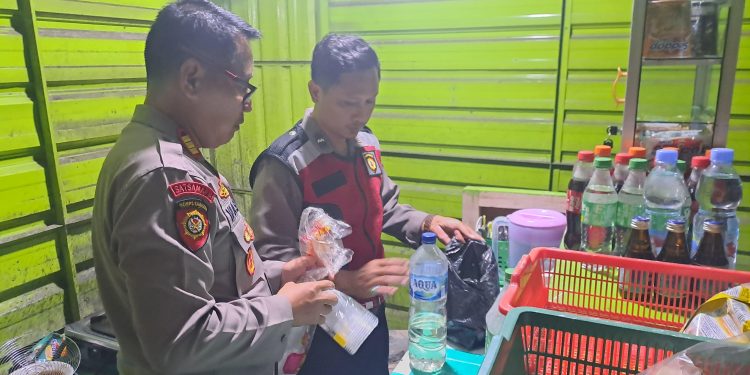 Gencar Berantas Miras dan ‘Es Moni’, Polres Demak Amankan Puluhan Botol Miras
