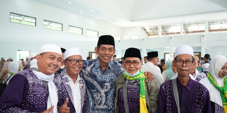 Tamu Allah Kembali, Plh. Bupati Ajak Jemaah Jadi Teladan di Masyarakat