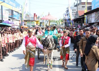 Iring-iringan Prajurit 40-an Meriahkan Grebeg Besar Demak 2025