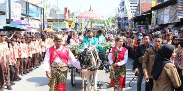 Iring-iringan Prajurit 40-an Meriahkan Grebeg Besar Demak 2025