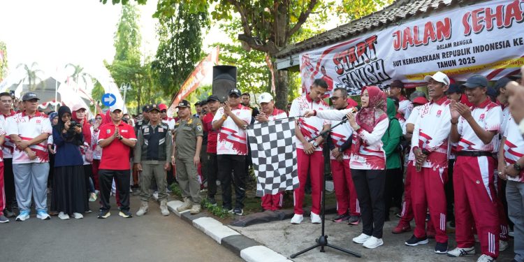 Semarak HUT ke-80 RI, Pemkab Demak Gelar Jalan Sehat dan Lomba Rakyat
