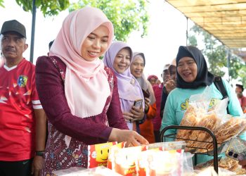 Bupati Demak Buka Jalan Santai dan Bazar “Gebyar Merah Putih” Rayakan Hari UMKM Nasional 2025 dan HUT ke-80 RI