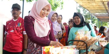 Bupati Demak Buka Jalan Santai dan Bazar “Gebyar Merah Putih” Rayakan Hari UMKM Nasional 2025 dan HUT ke-80 RI