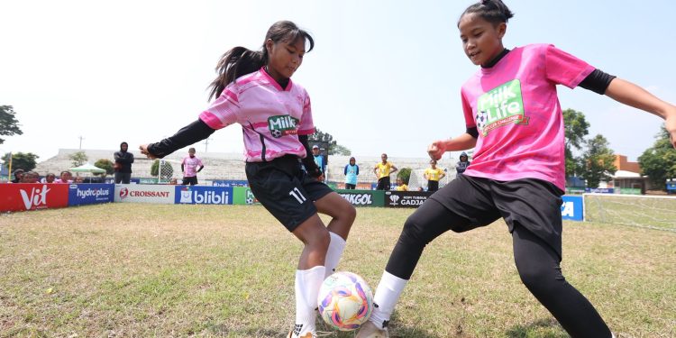 1.213 Siswi SD dan MI Ramaikan MilkLife Soccer Challenge