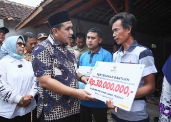 Sumur Meledak 3 Tewas di Blora, Wagub Jateng Gus Yasin Salurkan Bantuan Rp180 Juta