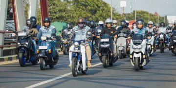 Motoran Semarang-Demak, Ahmad Luthfi dan Taj Yasin Salurkan Bantuan untuk Warga Terdampak Rob