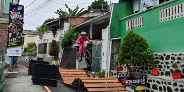 Taklukkan Turunan Tegalsari, Dua Downhiller 76 Rider Juara