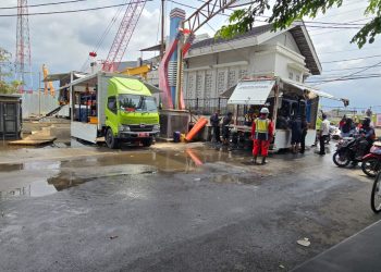 Pantau Banjir di Genuk, Wali Kota Langsung Optimalkan Pompa dan Dirikan Dapur Umum