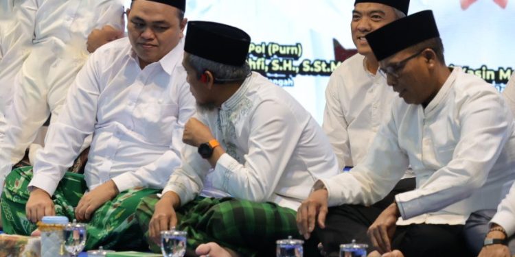 Sarif Abdillah Mengaku Bangga Gunakan Kain Sarung