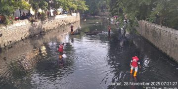 Hadapi Musim Hujan, Pemkot Bersihkan Kali Semarang