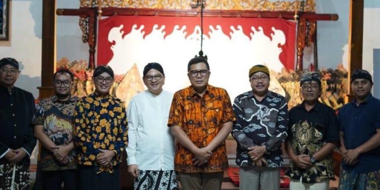 M Saleh : Membangun dan Membentuk Karakter Bangsa Melalui Seni Budaya