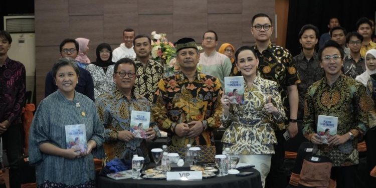 Anggota DPR Apresiasi Skripsi Mahasiswa Fisip Undip