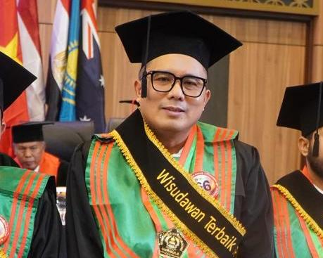 Wakil Ketua DPRD Jateng Mohammad Saleh Sampaikan Terima Kasih Usai Raih Doktor Hukum di Wisuda Unissula