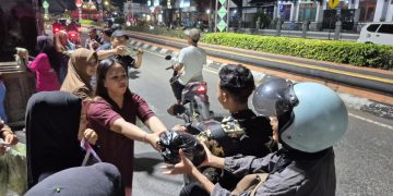 Peduli Petani, Tani Merdeka Demak Bagikan 1.200 Paket Sayur Gratis di Alun-Alun Demak