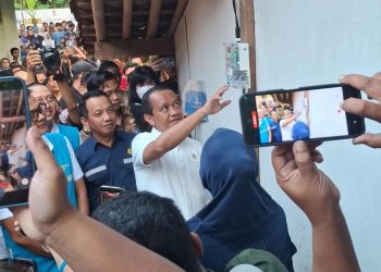 Dampingi Menteri ESDM Bahlil Lahadalia, Mohammad Saleh Tinjau Bantuan Listrik Desa di Purworejo