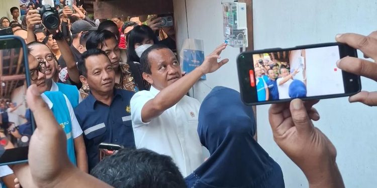 Dampingi Menteri ESDM Bahlil Lahadalia, Mohammad Saleh Tinjau Bantuan Listrik Desa di Purworejo