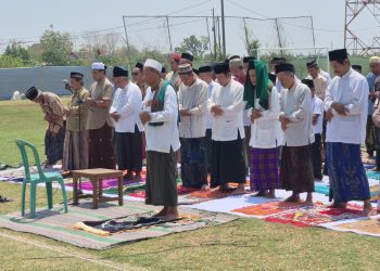 Kemarau Panjang Ratusan Warga Jamus Gelar Salat Istisqa, Berharap Hujan Segera Turun